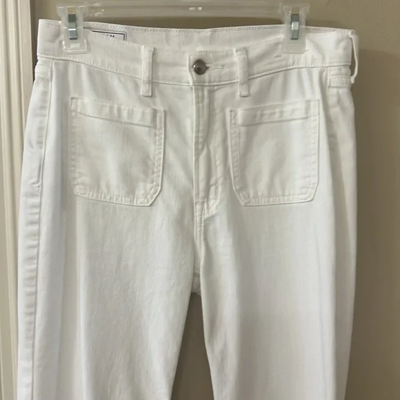 Stylish White Flared Jeans - Picture 2 of 6